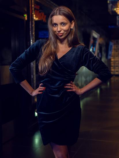 Fekete színű velúr ráncolt női ruha Bolf Bellisima