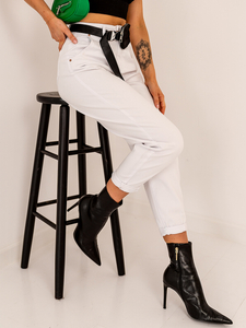 Fehér színű magas derekú női farmernadrág övvel és kistáskával Bolf LA688A