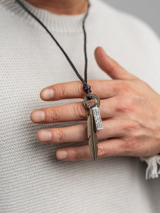 Fekete férfi nyaklánc bőrzsinóron medállal Bolf TT7126