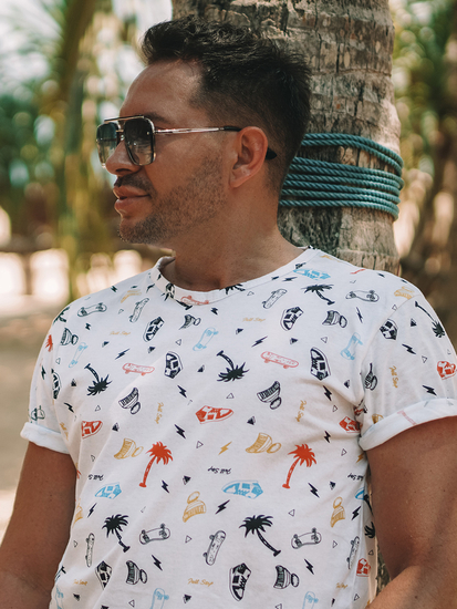 Mintás férfi póló fehér színben Bolf 14924