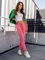 Világos rózsaszín