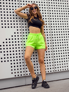 Női rövid szabadidőnadrág zöld-neon színben Bolf H60
